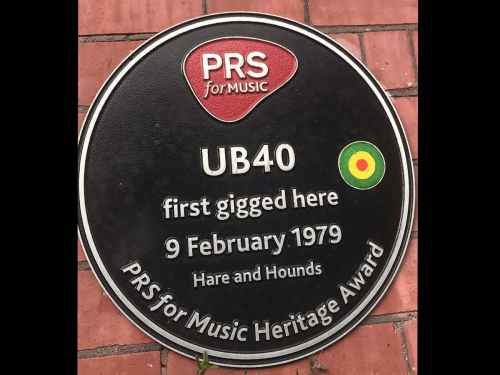 UB40 sign Hare & Hounds